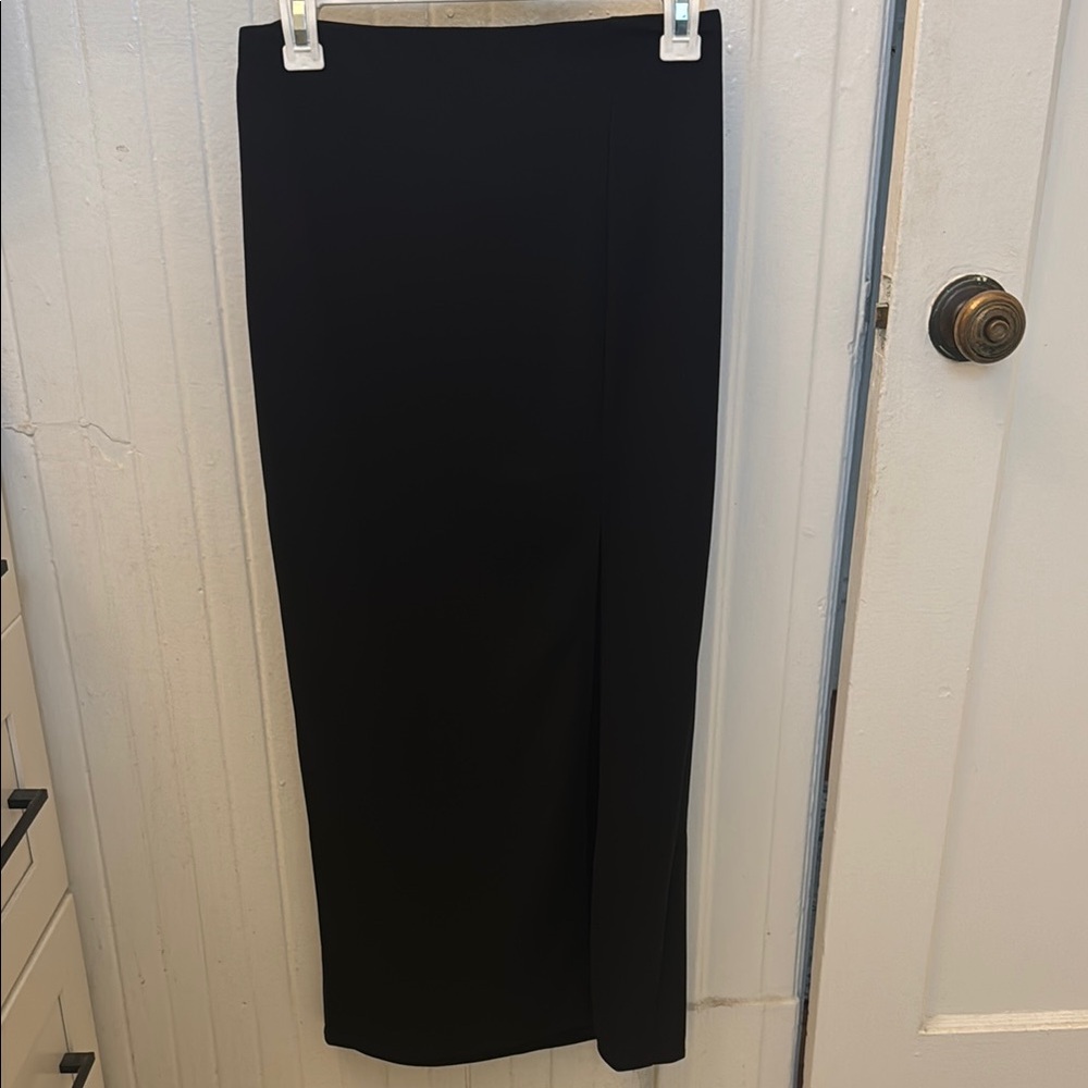 NEW. Elegant Black Women's Skirt
